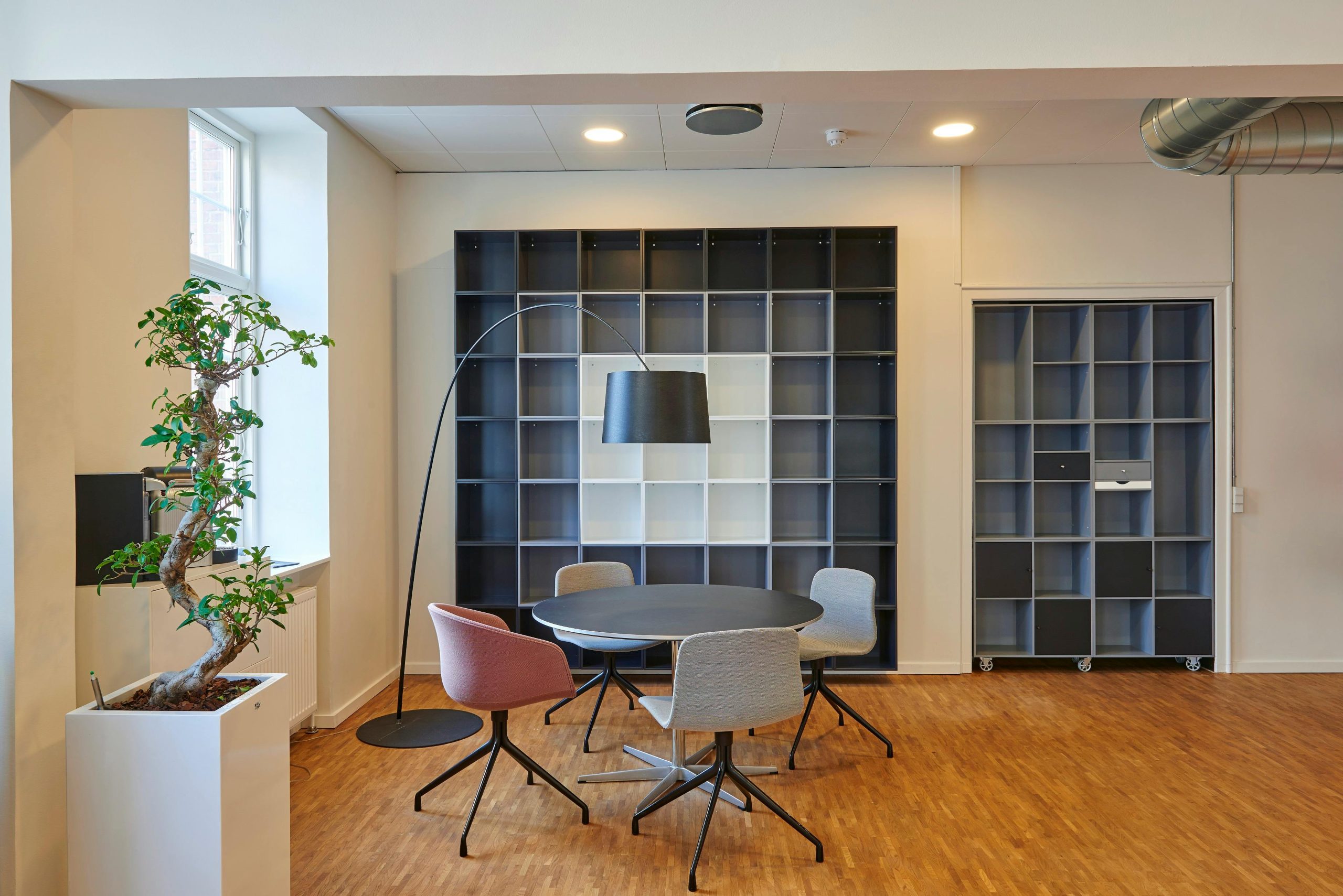 How a Local Commercial Electrical Contractor Speeds Up Office Repair